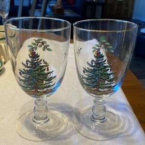 Spode Christmas glasses set of 2. Very good condition. Some minor wear on gold